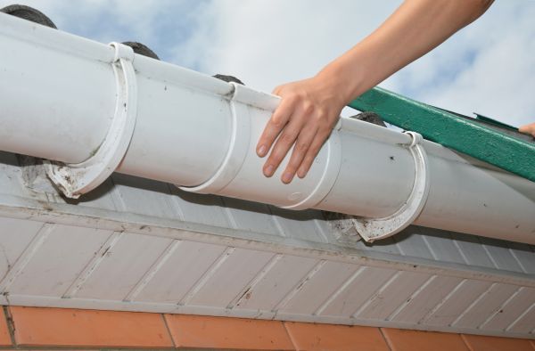 Gutter Reattachment in New Albany